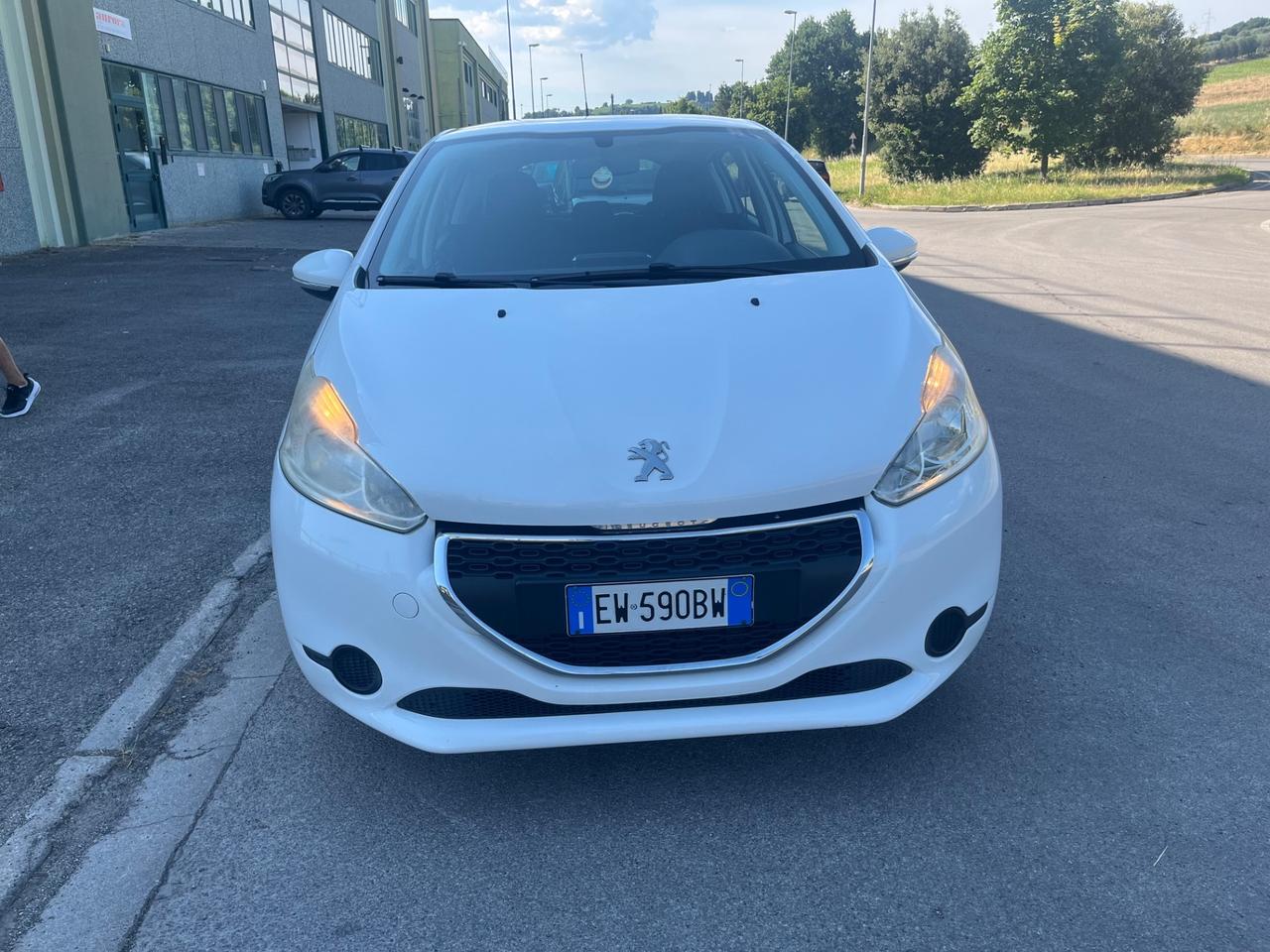 Peugeot 208 1.4 HDi 68 CV 5 porte Allure