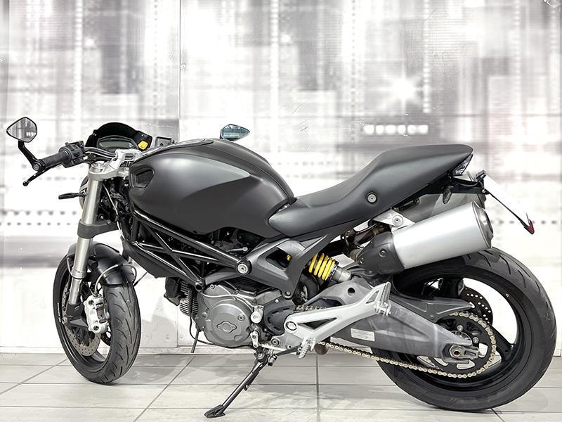 Ducati Monster 696