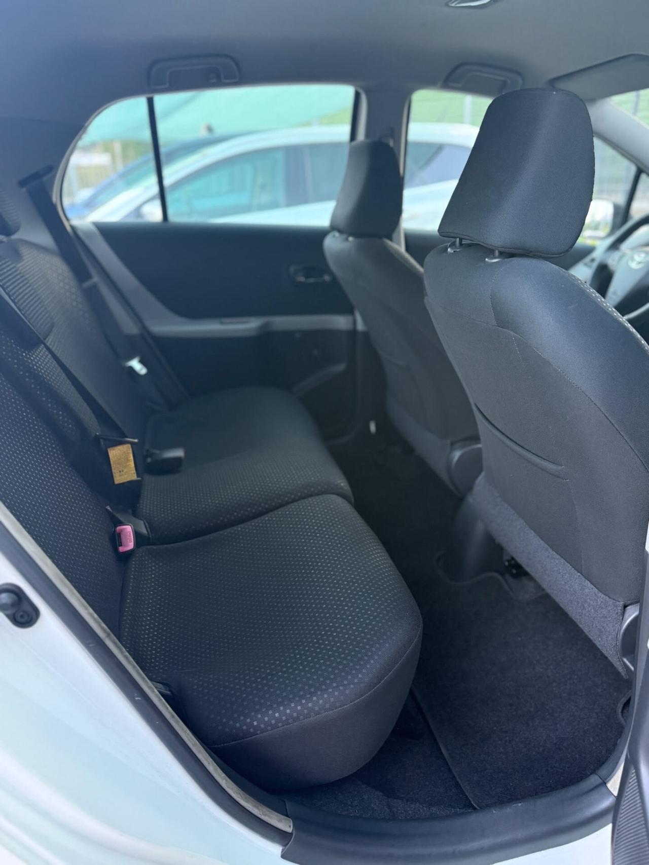 Toyota Yaris 1.3 5 porte SOLO 98.000 KM NEOPATENTATI OK