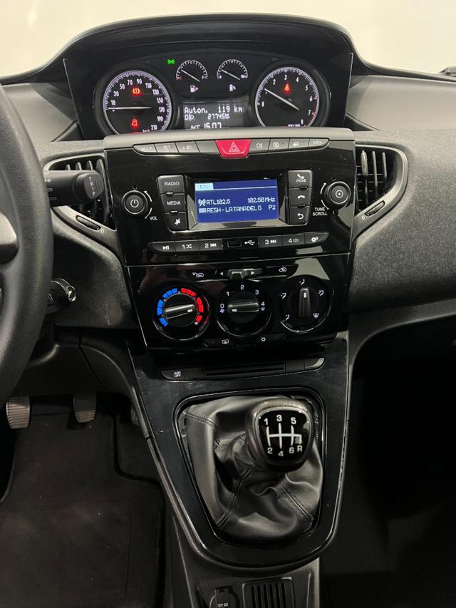 LANCIA Ypsilon 1.0 FireFly 5 porte S&S Hybrid Ecochic Silver