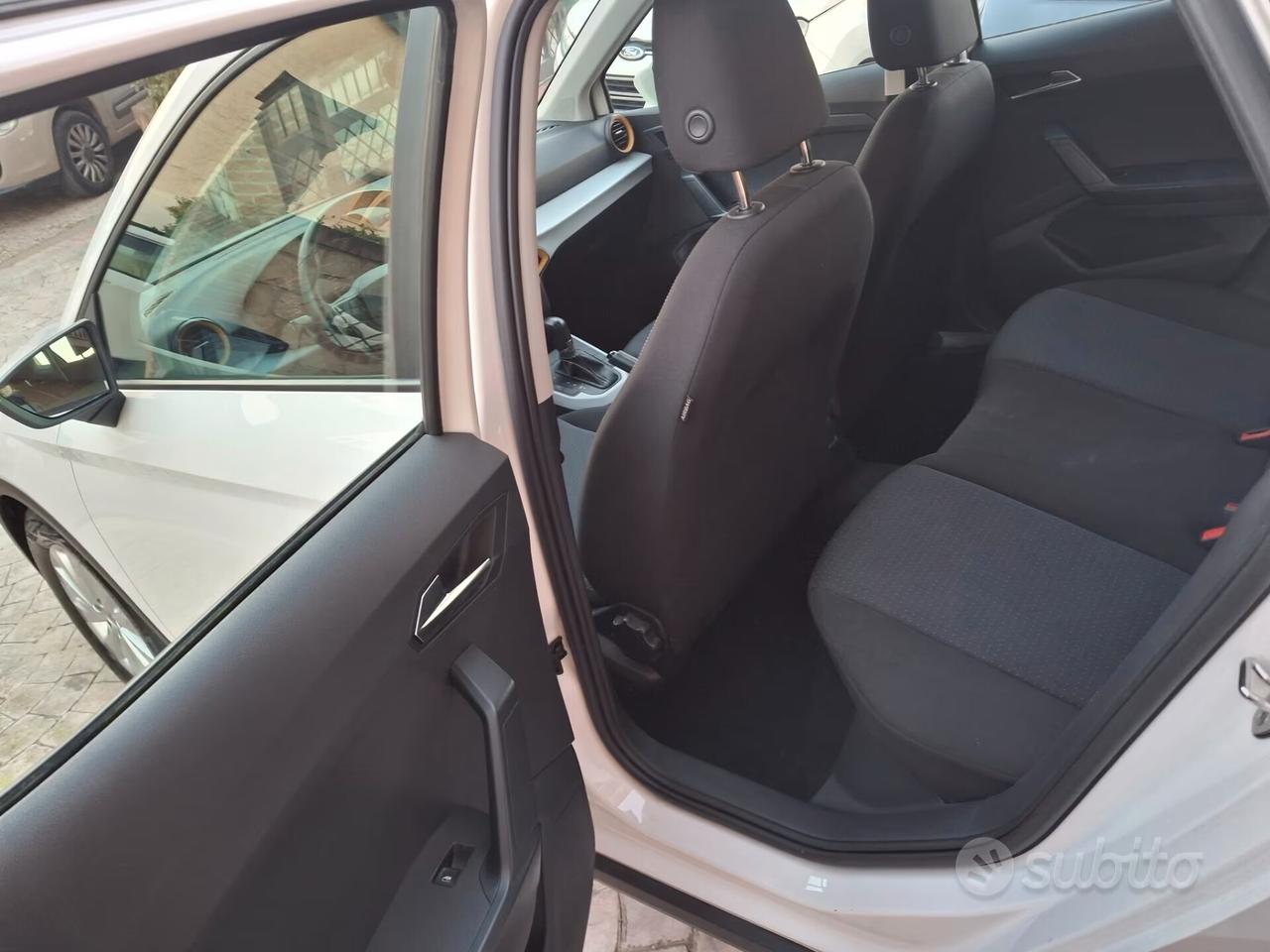 Seat Arona 1.0 TGI Style AUTOMATICA NAVI APPLE CAR PLAY CERCHI CAMERA PDC COMANDI VOLANTE LED