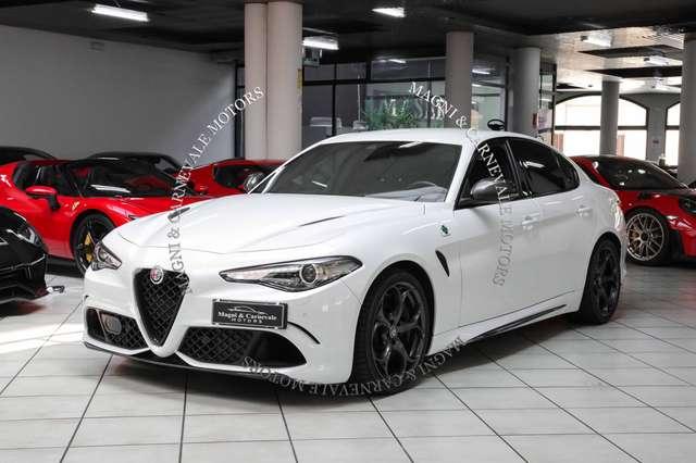 Alfa Romeo Giulia QUADRIFOGLIO|SPECIAL PAINT|HARMAN/KARDON|19''|