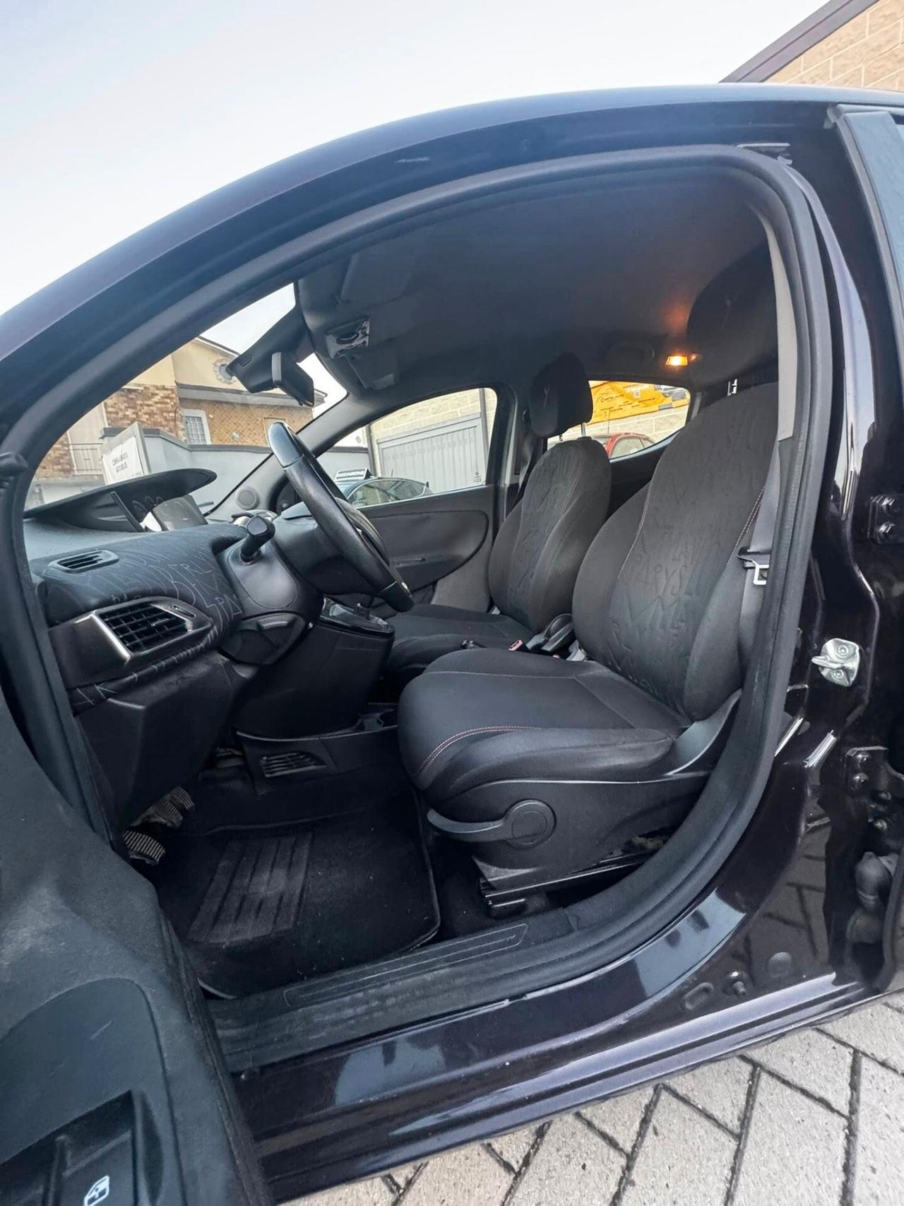 Lancia Ypsilon 1.2 69 CV 5 porte S&S Platinum