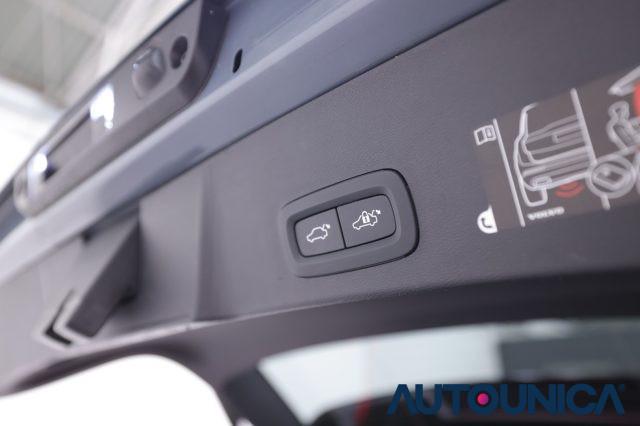 VOLVO XC40 T5 RECHARGE PLUG-IN HYBRID R-DESIGN