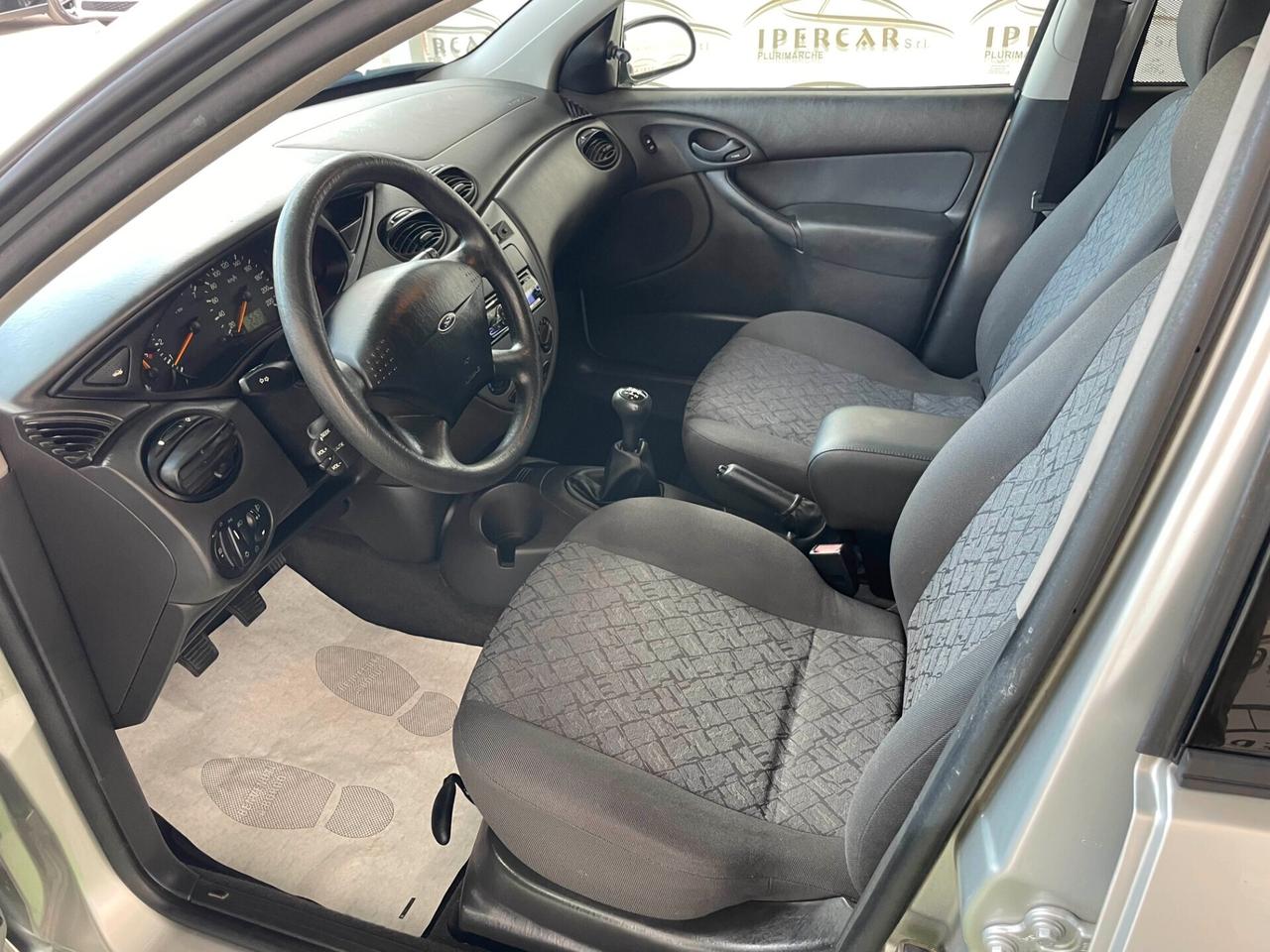 Ford Focus 1.6i 16V cat 5p. Ambiente