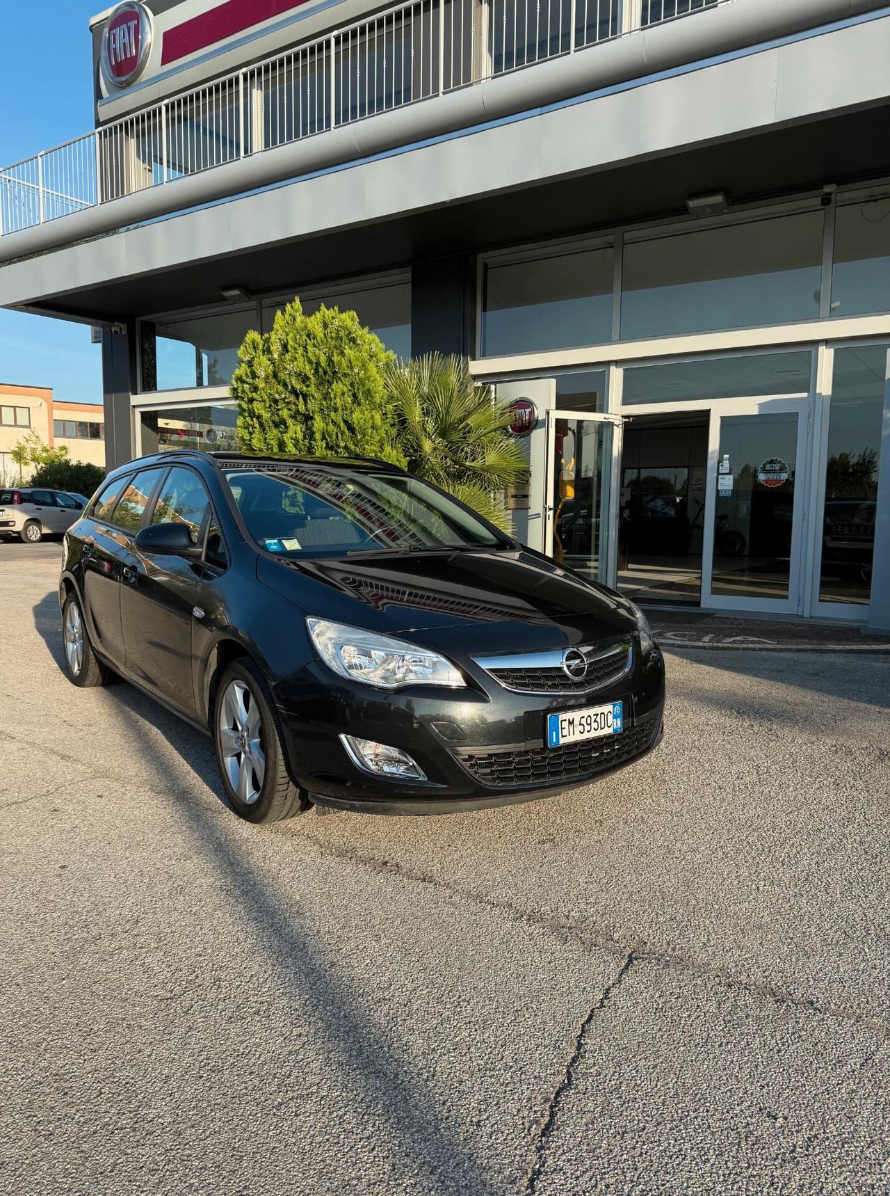 Opel Astra 1.4 100CV 5 porte Cosmo