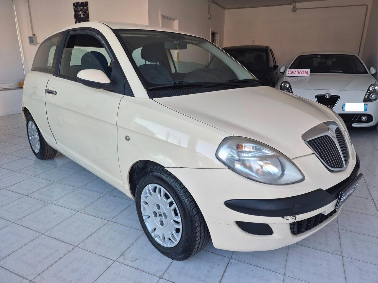 Lancia Ypsilon 1.2 Argento BASSI CONSUMI