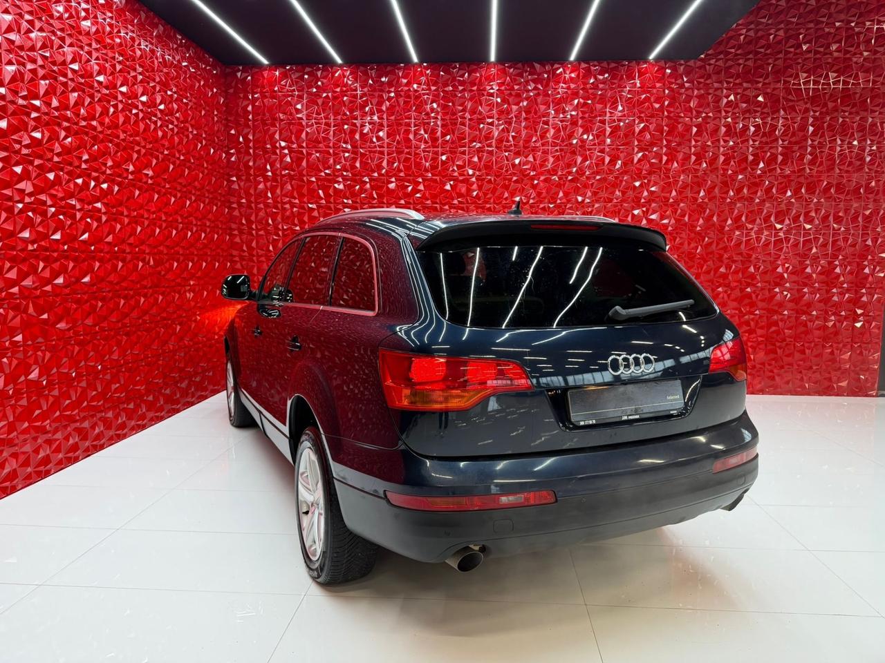 Audi Q7 3.0 V6 TDI 233CV quattro tiptronic 7 POSTI