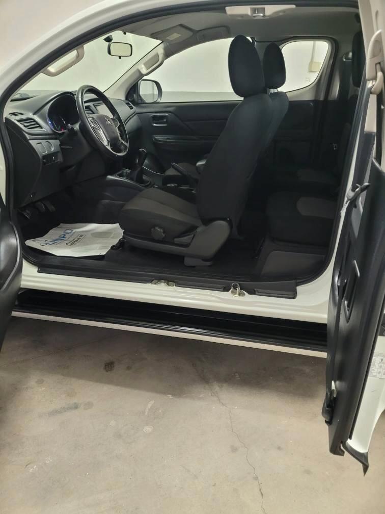Mitsubishi L200 2.3 D Club Cab 4x4 Easy Select Inform