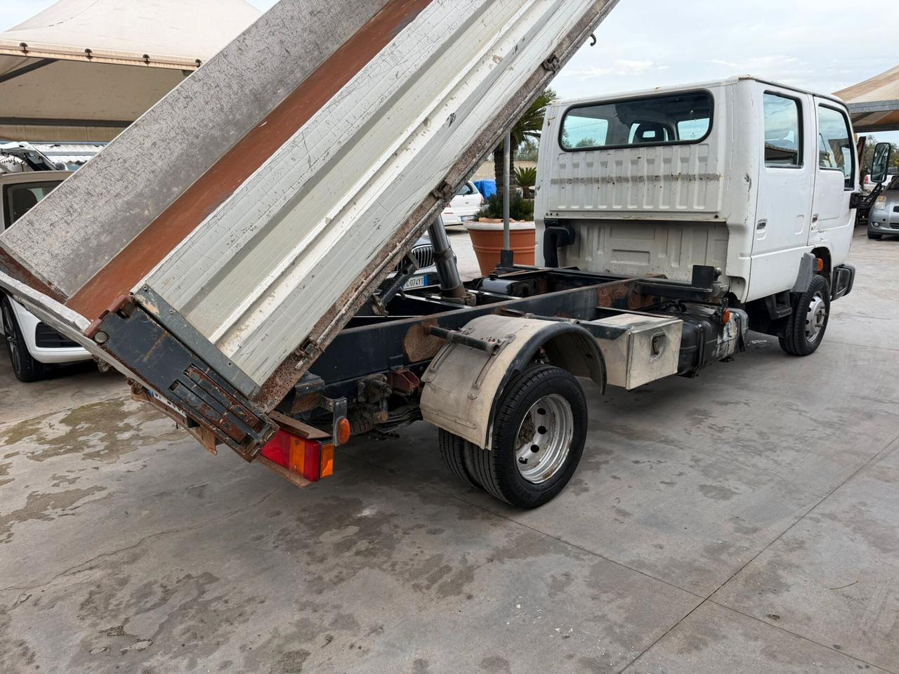 Nissan Cabstar NT400 Ribaltabile Trilaterale
