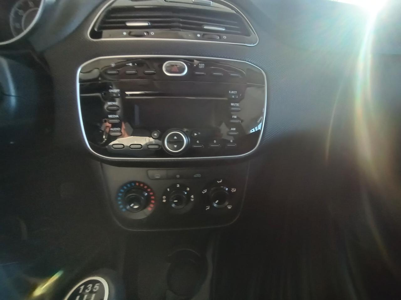 Fiat Punto Evo virgin radio