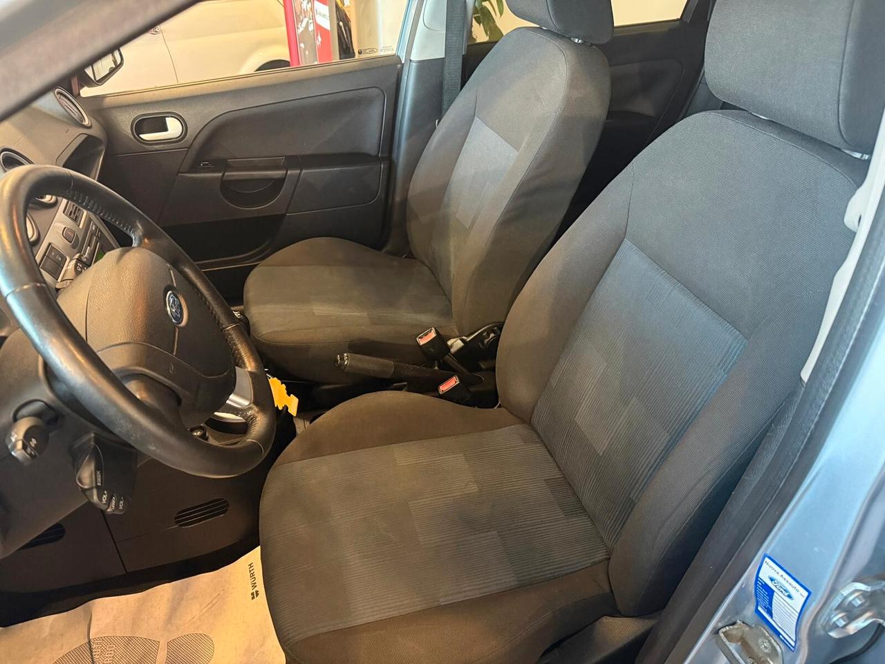 Ford Fiesta 1.4 automatica