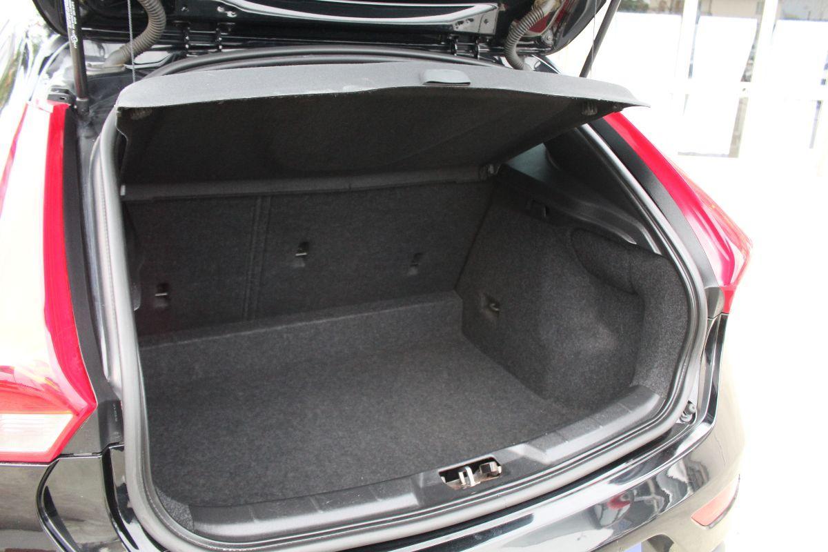 VOLVO - V40 - D2 R-design Kinetic