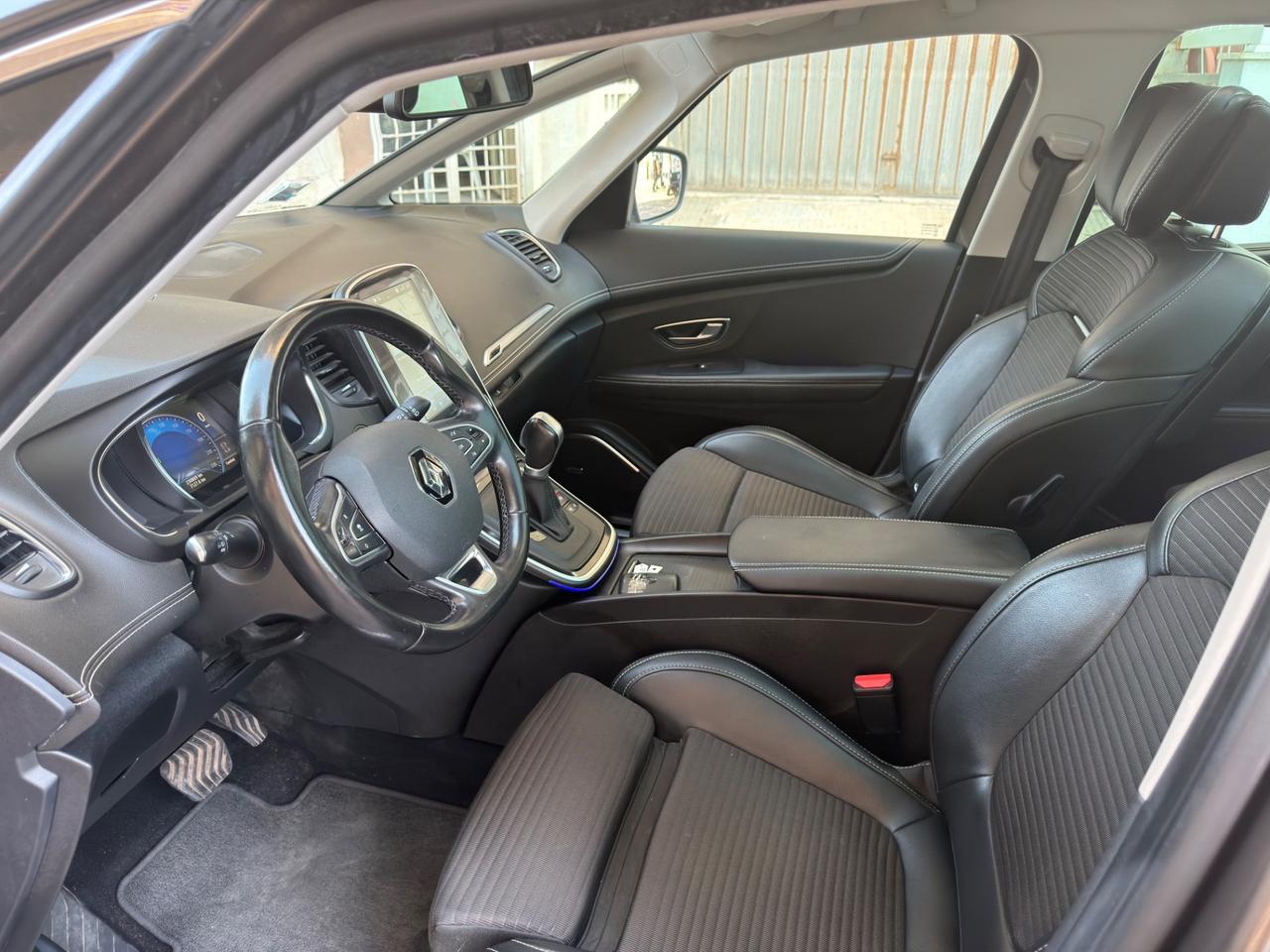 Renault Grand Scenic dCi 160 CV EDC Energy Initiale Paris