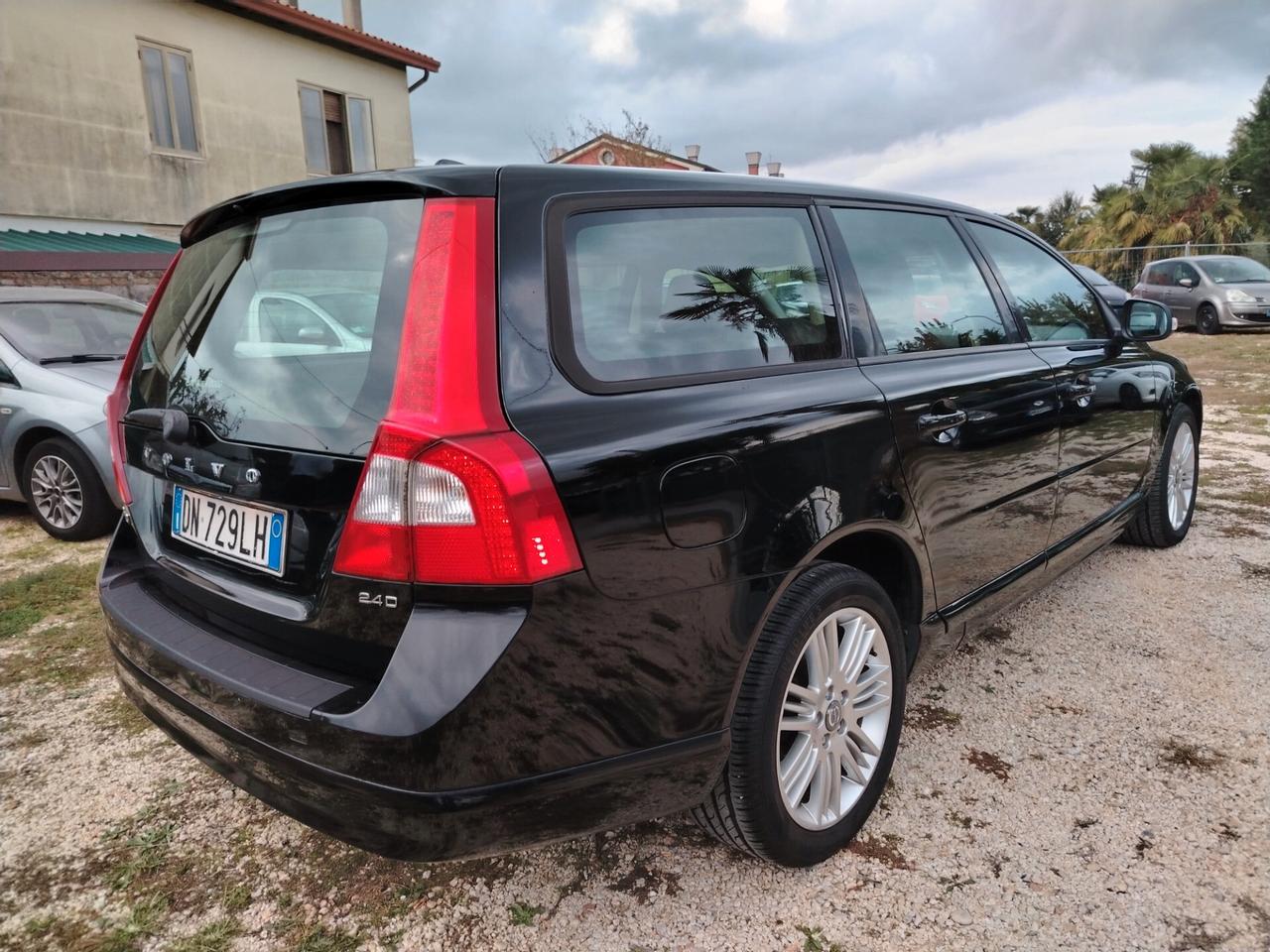Volvo V70 2.4 D5 Summum