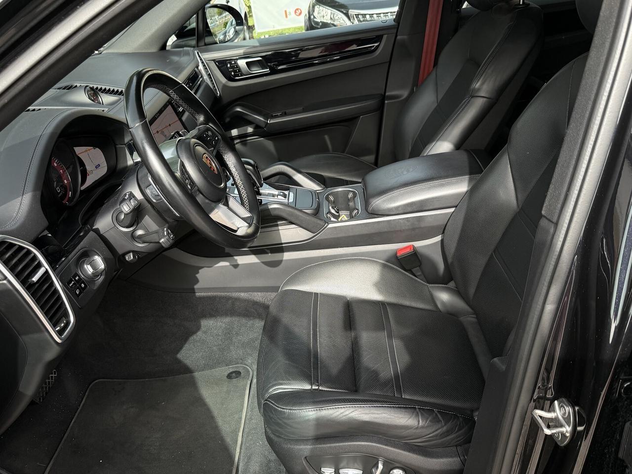 PORSCHE CAYENNE COUPE GTS SPORT CHRONO E-HYBRID
