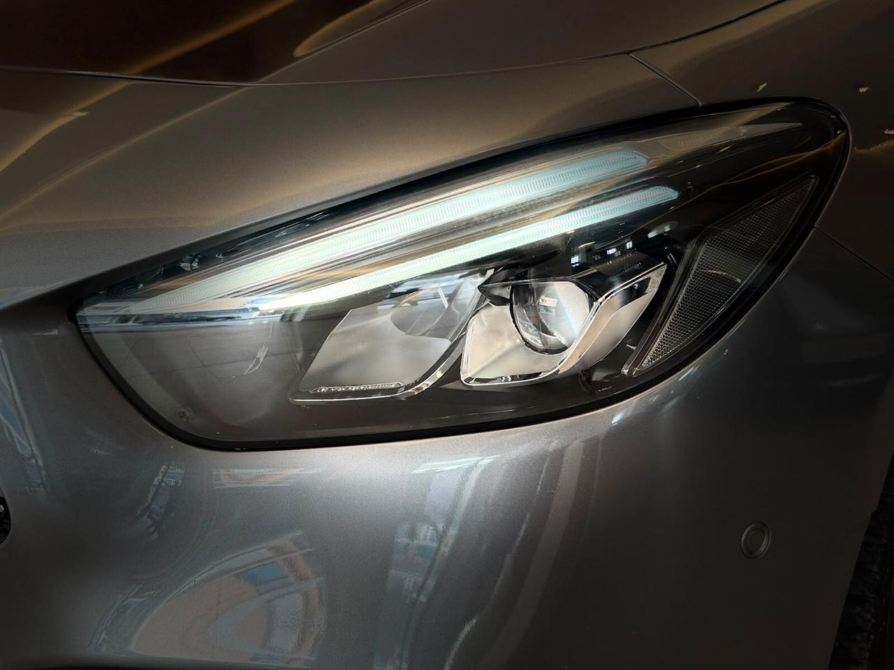 MERCEDES-BENZ CLASSE B 180D PREMIUM AMG LINE AUTOMATICA FULL