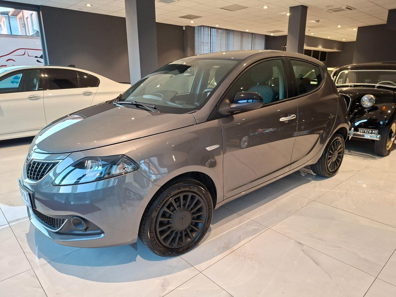 Lancia Ypsilon 1.0 Hybrid Neopatentati 2021