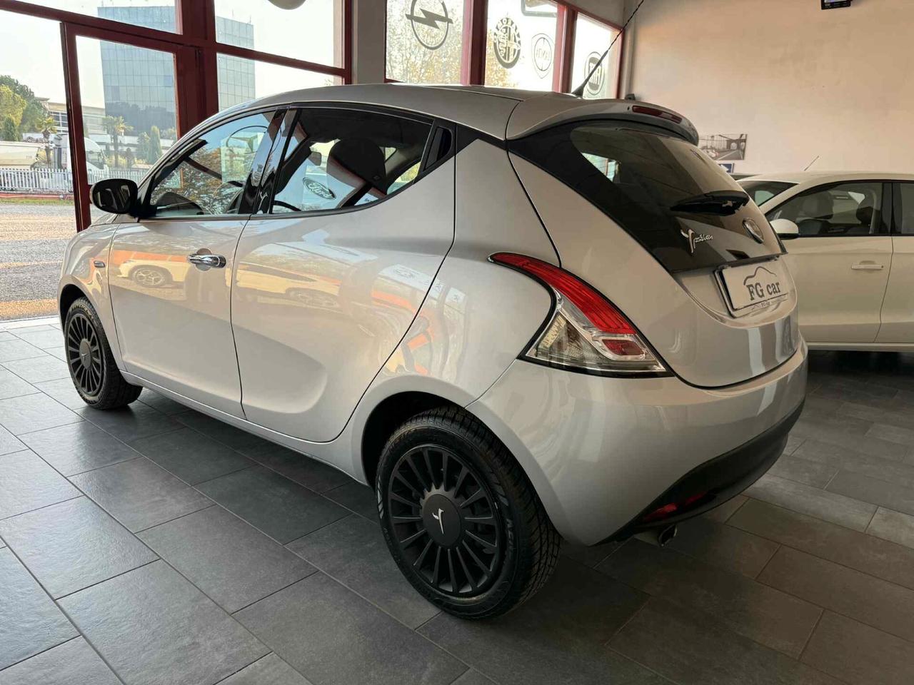 Lancia Ypsilon 1.2 69CV 5 porte Platinum NEOPATENTATI