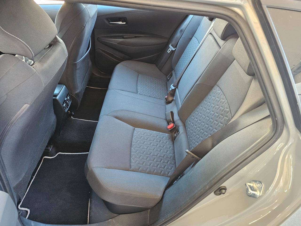 Toyota Corolla Touring Sports 1.8 Hybrid Business Tech