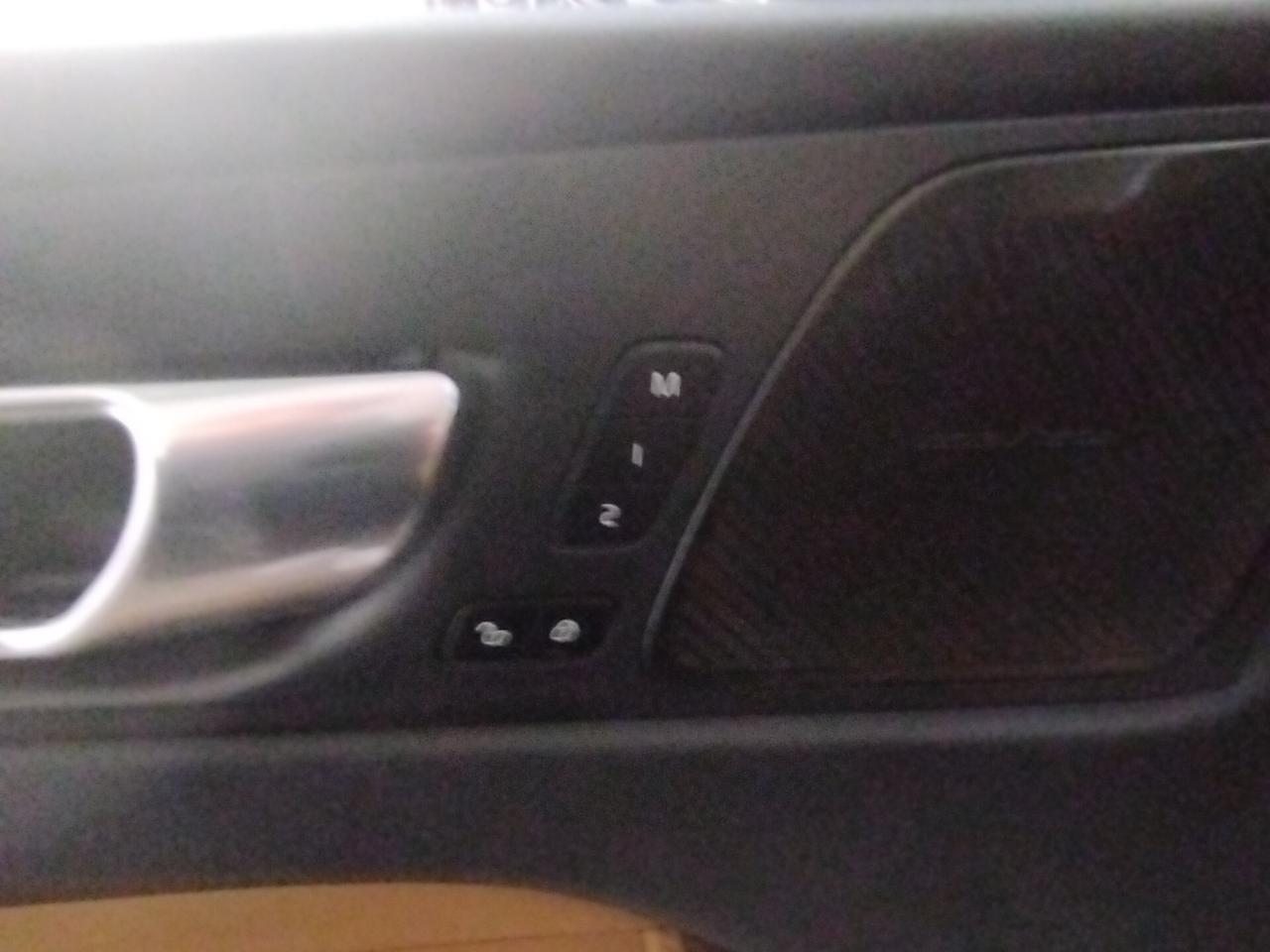 Volvo XC 60 XC60 B4 (d) automatico Plus Bright AUTOCARRO 5 POSTI