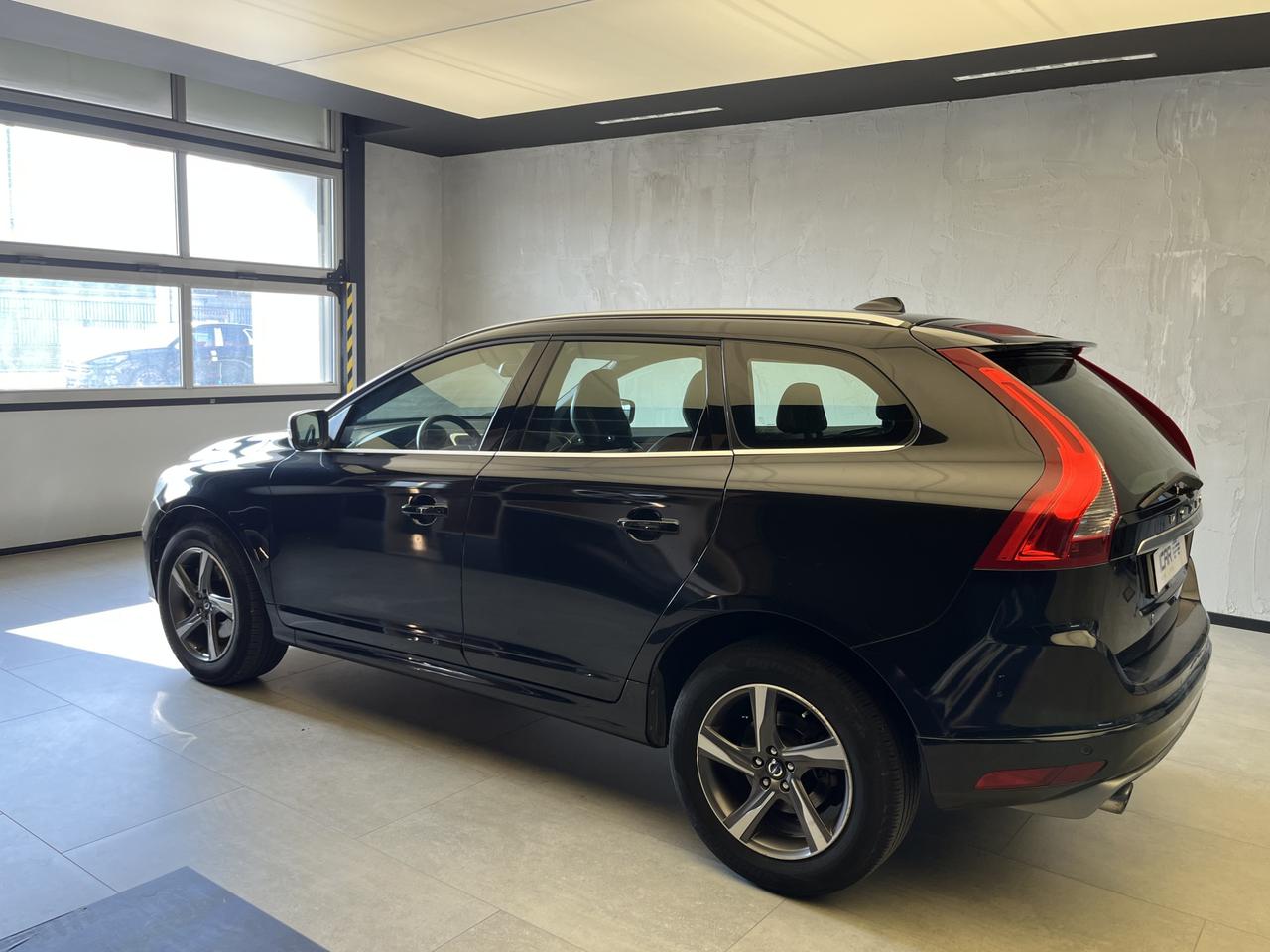 VOLVO XC60 I - XC60 2.0 d4 R-design Momentum 181cv geartronic