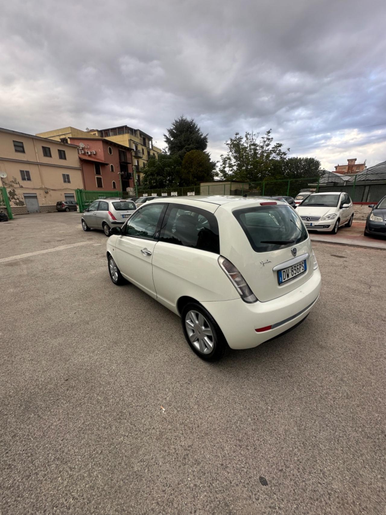 Lancia Ypsilon 1.3 MJT 75 CV Argento