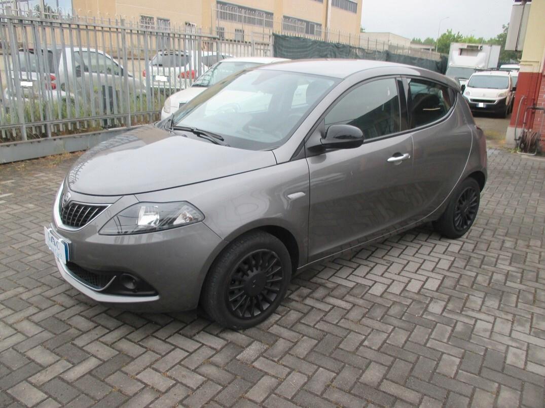 Lancia Ypsilon 1.0 FireFly Hybrid Ecochic Per Neopatentati