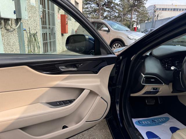 JAGUAR XE 2.0 D 180 CV aut. R-Dynamic HSE