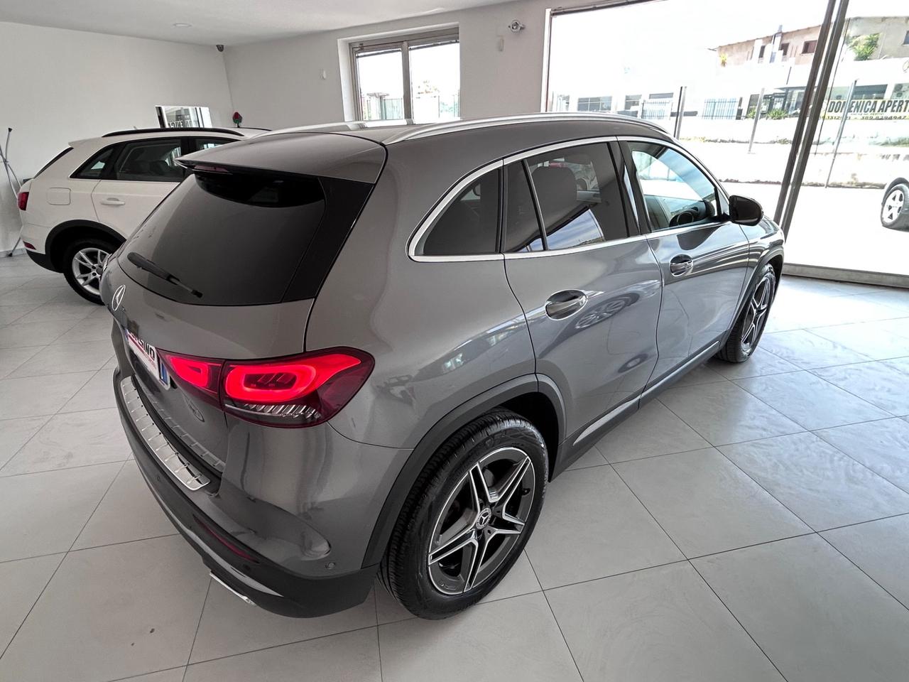 MERCEDES-BENZ GLA 200 d Automatic Premium