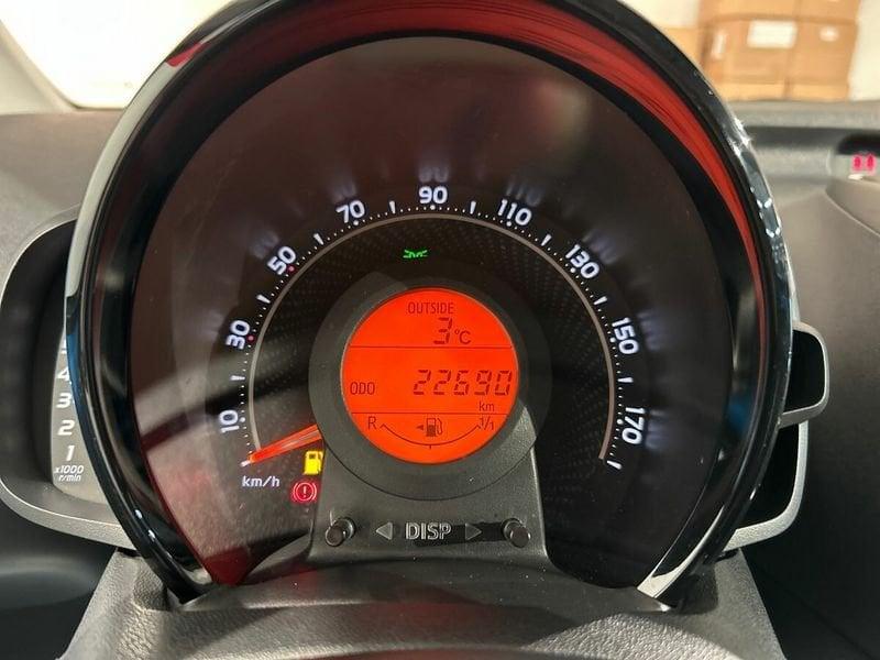 Toyota Aygo Aygo Connect 1.0 VVT-i 72 CV 5 porte x-play