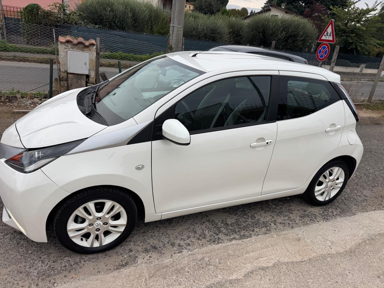 Toyota Aygo 1.0 VVT-i 69 CV 5 porte x-wave MMT