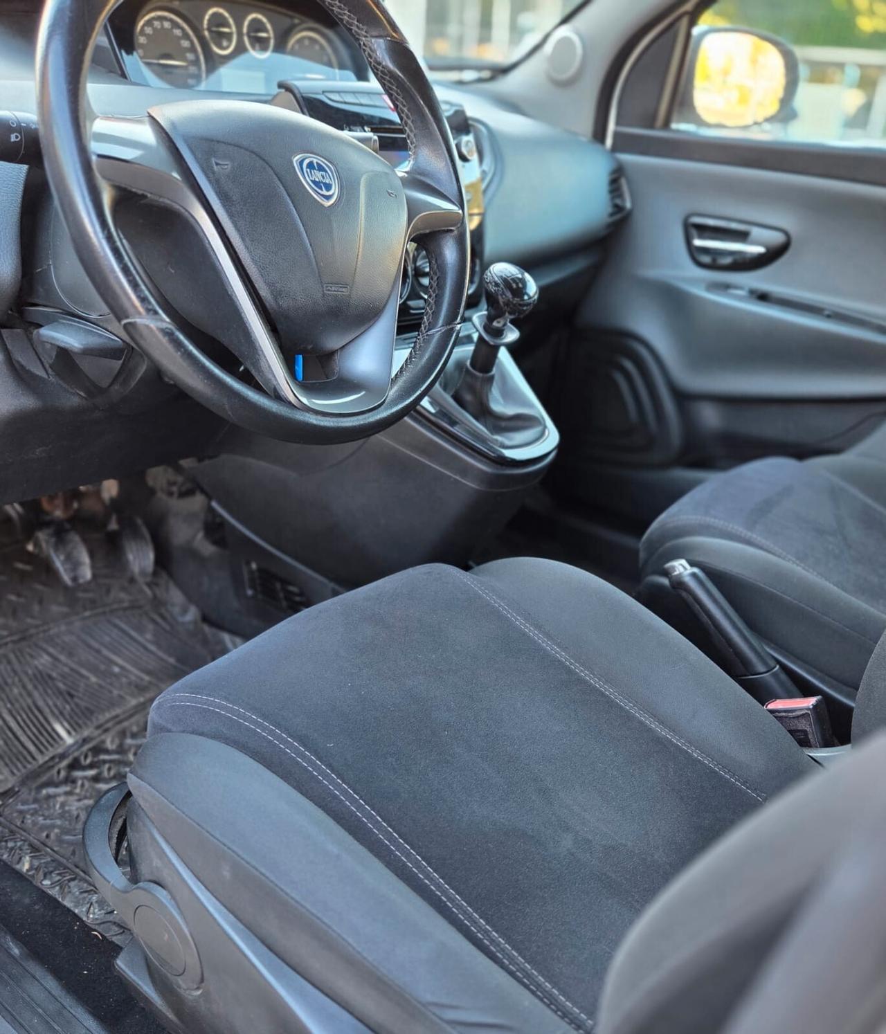 Lancia Ypsilon 1.2 69 CV 5 porte S&S Silver