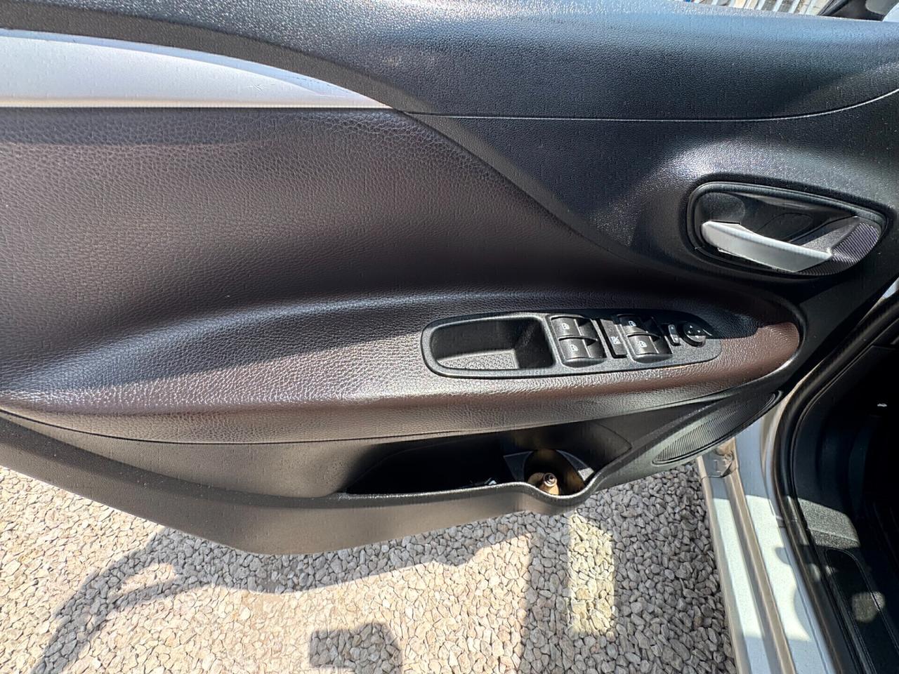Fiat Grande Punto 1.4 5 porte GPL valido fino al 2032 anno 2010