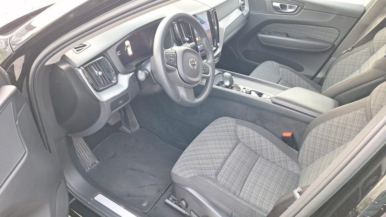 Volvo XC 60 XC60 B4 (d) AWD automatico Essential