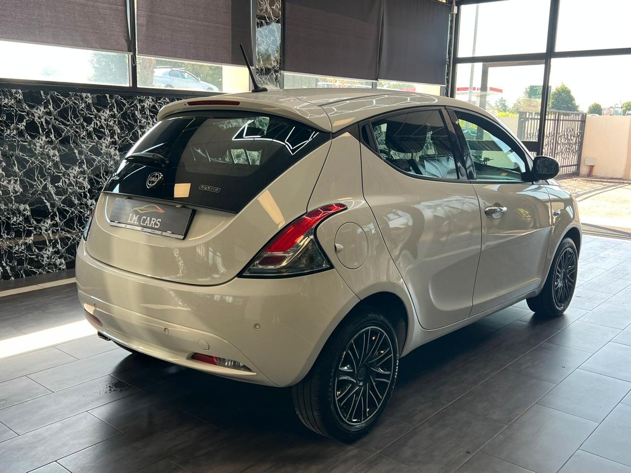 Lancia Ypsilon 1.0 FireFly 5 porte S&S Hybrid Ecochic Silver