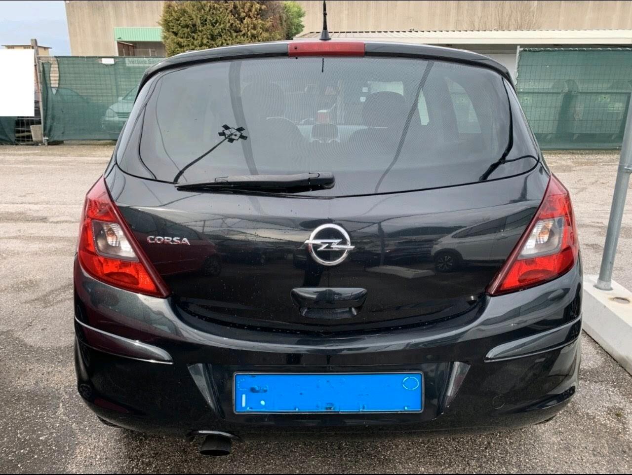 Opel Corsa 1.2 5 porte Sport