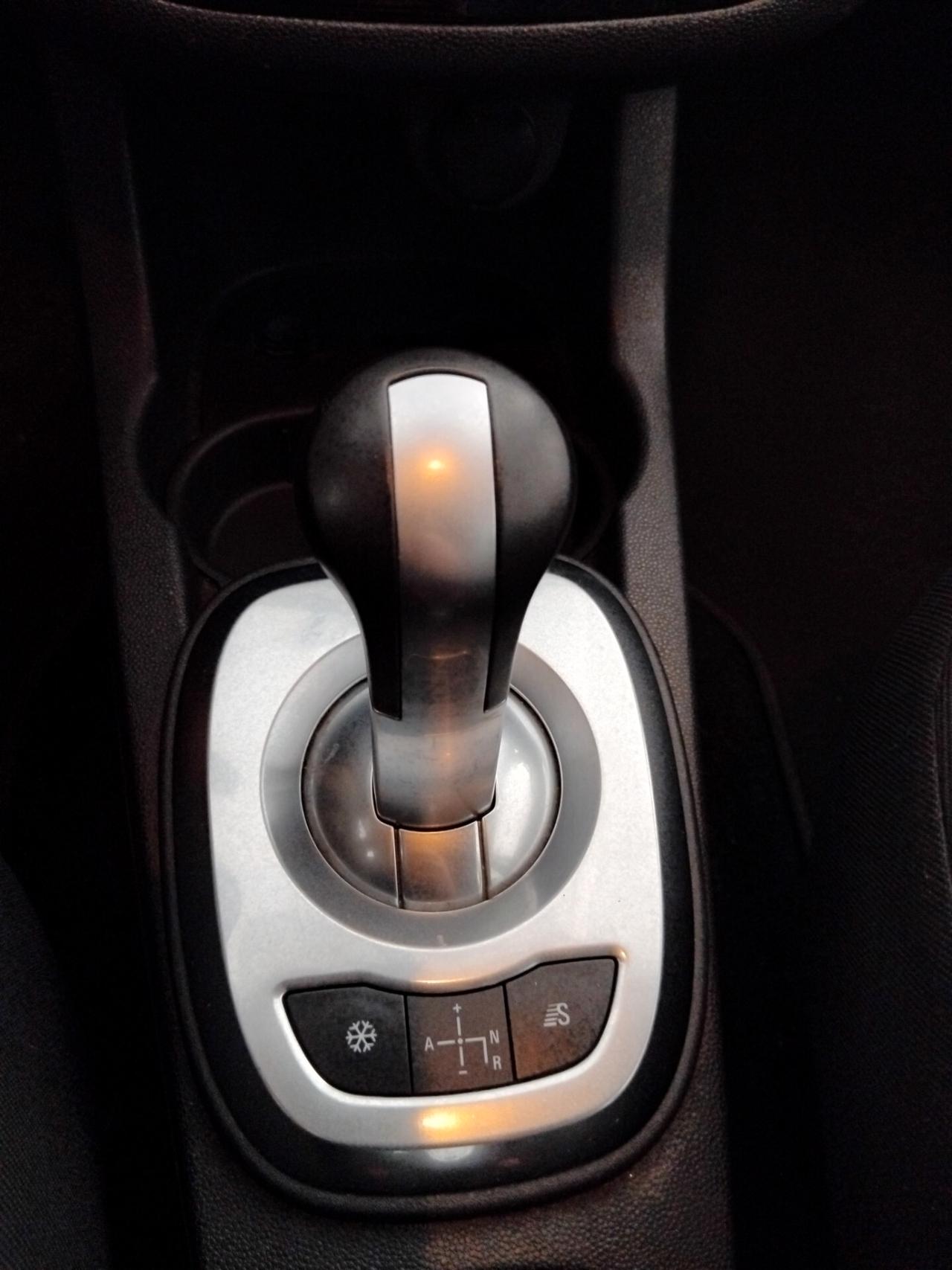 Opel Corsa 1.2 benzina automatica