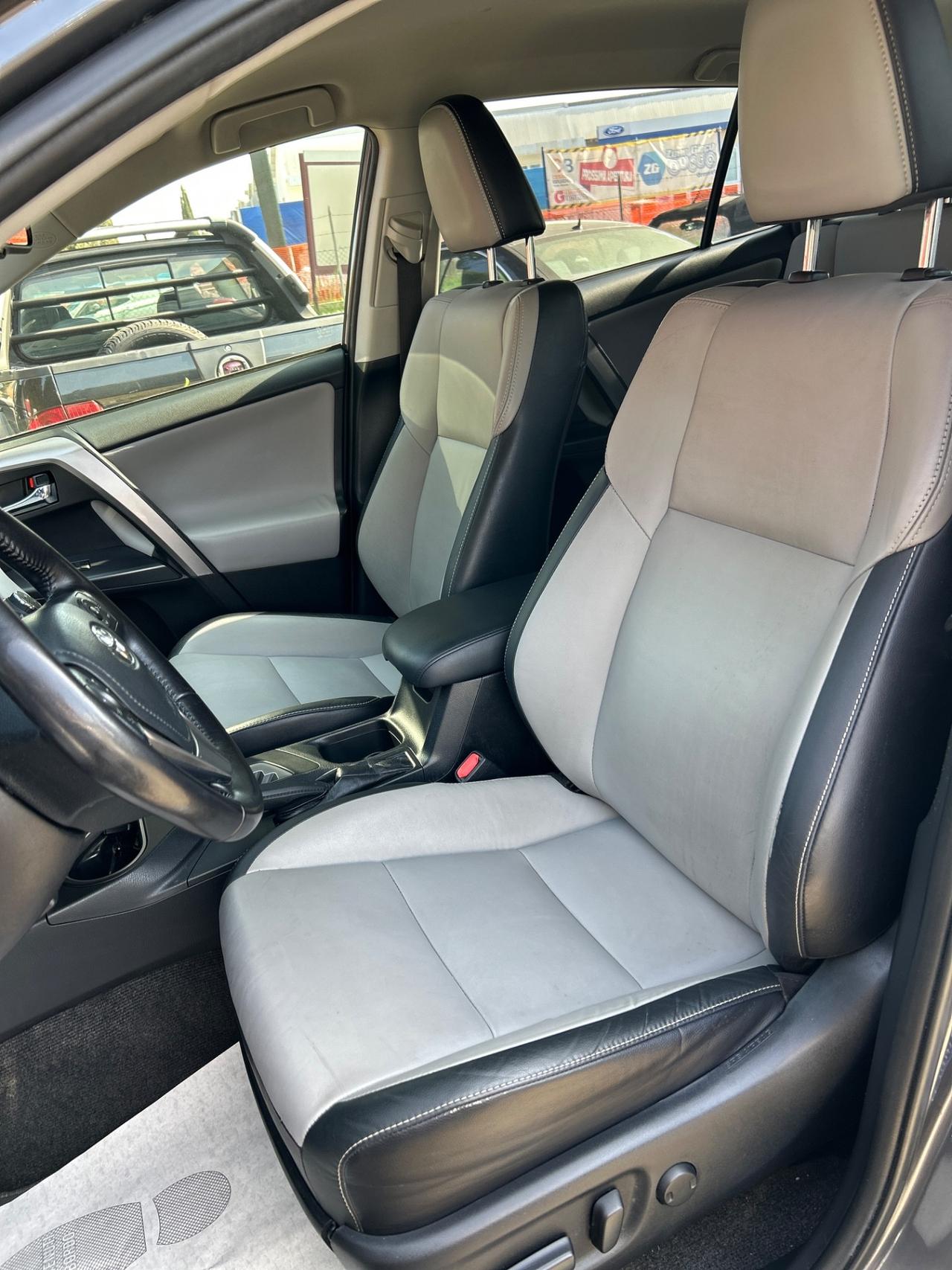 Toyota RAV4 2.5 Hybrid 2WD*NAVI*PELLE*RETROCAMERA*