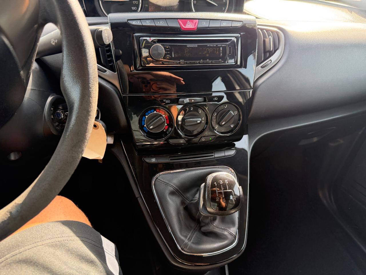 LANCIA YPSILON 2015 1.2 BENZINA 69 CV