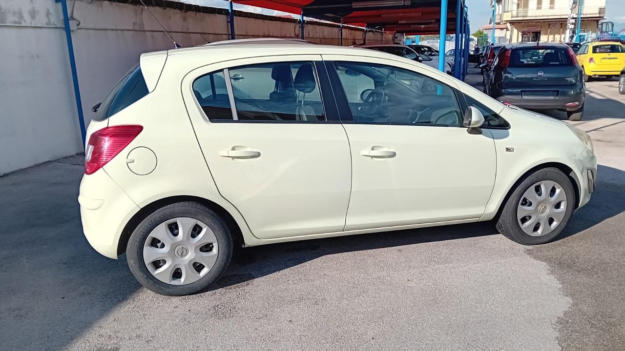 Opel corsa 5P-1.2 gpl-full-2012