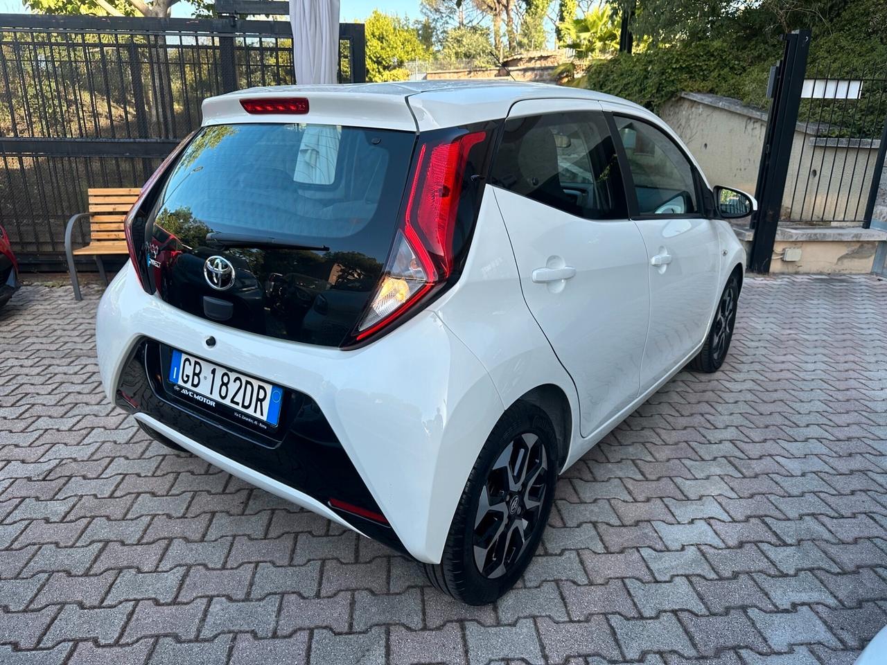 Toyota Aygo Connect 1.0 5p. X-play 06/20 KM.2930
