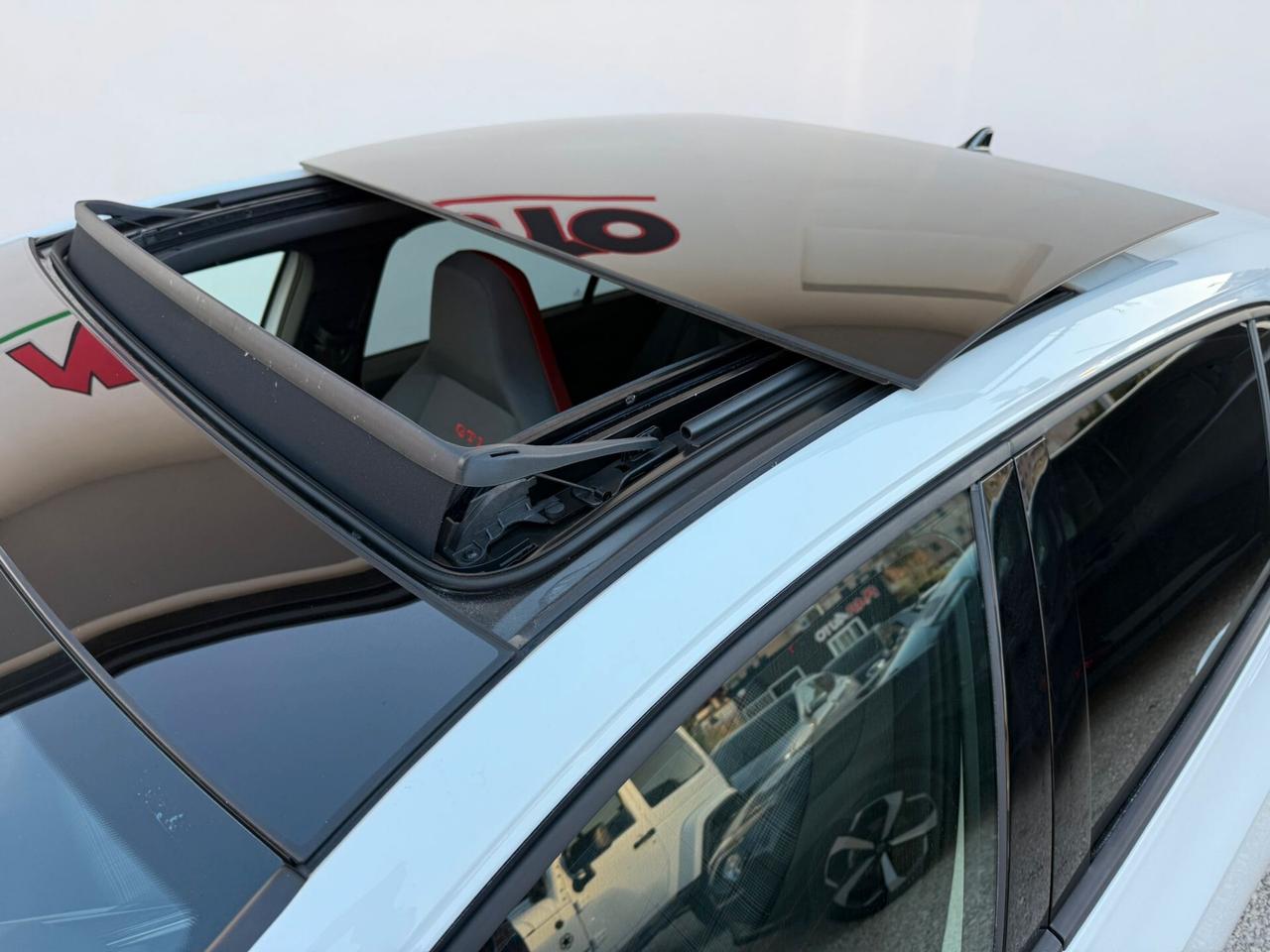 New Volkswagen Golf 8.5 GTI 2.0 TSI 265 CV