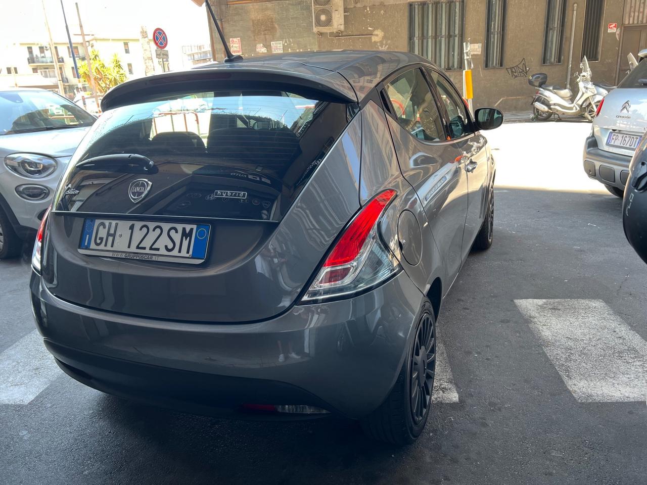Lancia Ypsilon 1.0 FireFly 5 porte S&S Hybrid Ecochic Silver