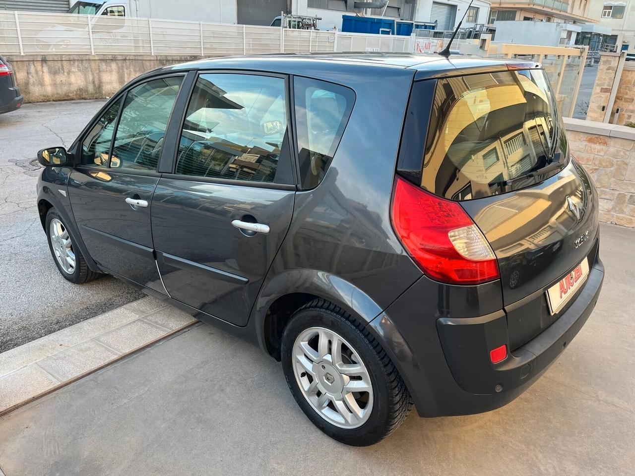 Renault Scénic 1.5 dCi/105CV Conquest