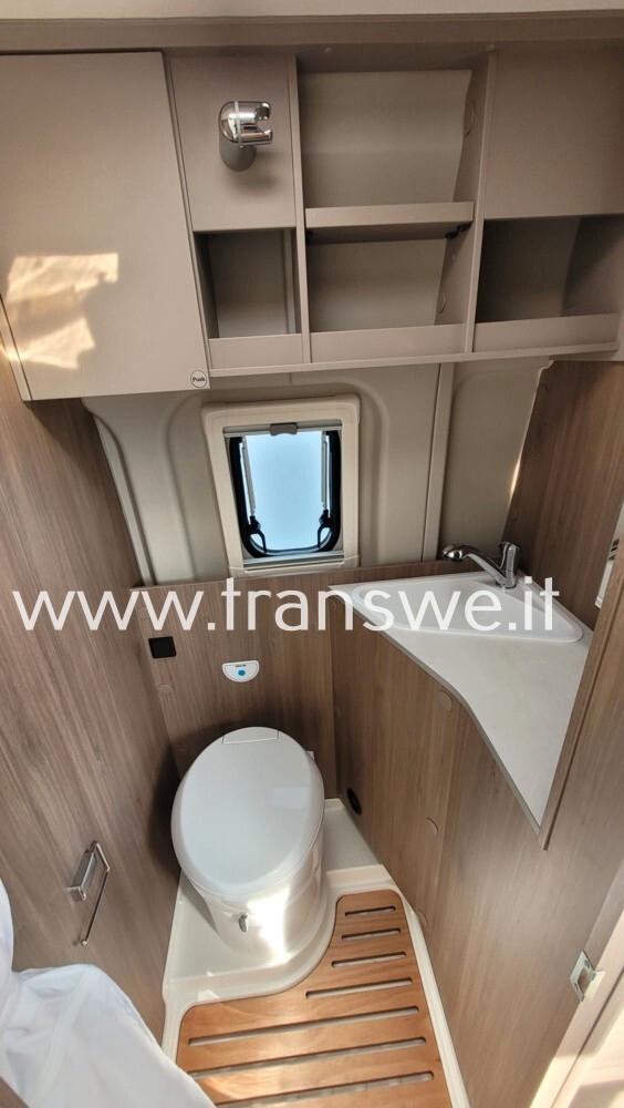 Carado CV600 van con letto matrimoniale posteriore