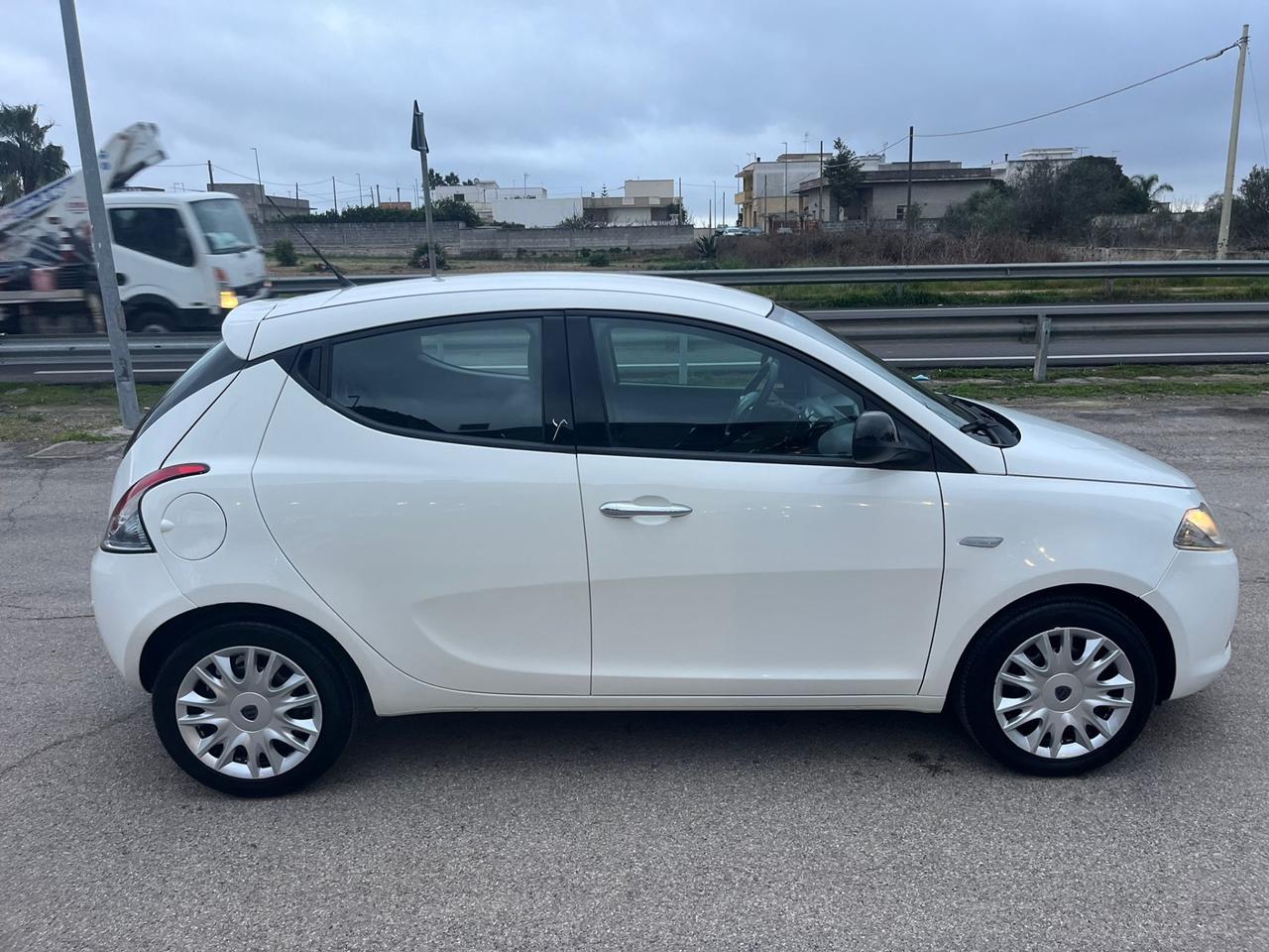 Lancia Ypsilon 1.2 69 CV 5 porte Unipro 2011