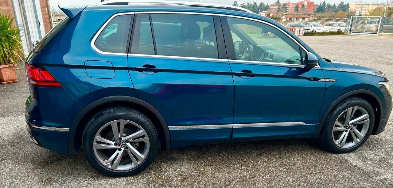 Volkswagen Tiguan 2.0 TDI 150 CV SCR DSG R-Line TETTO PANORAMICO