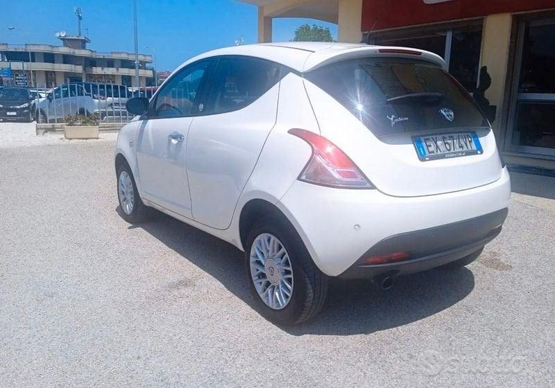Lancia Ypsilon Ypsilon 0.9 t.air Gold s/CL ecochic metano 80cv E6