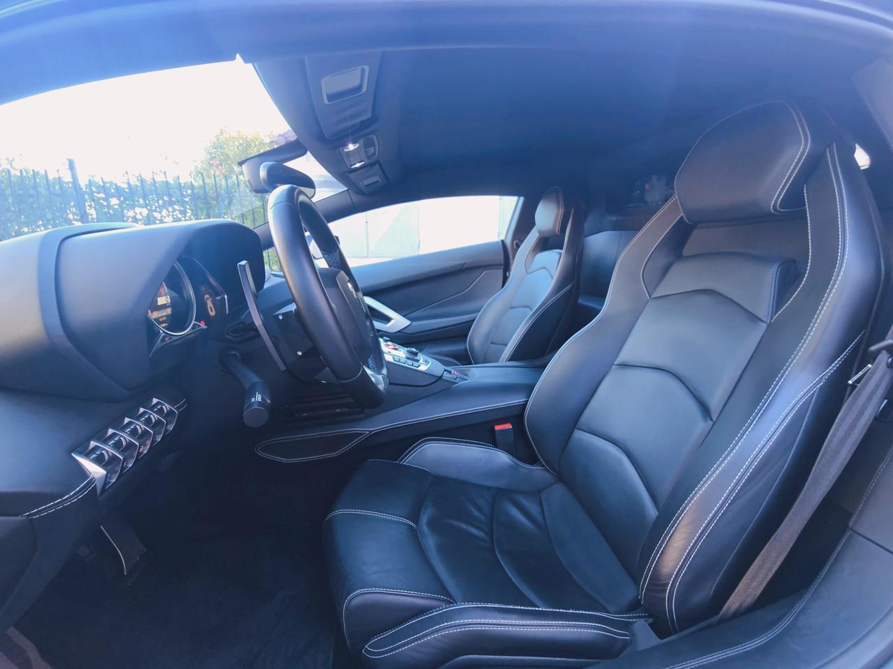 LAMBORGHINI Aventador 6.5 V12 LP700-4